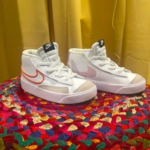 Nike Blazer ‘77 SE GS | White Magic Ember | Little Kid Size 9C | Good Condition